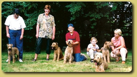 Gruppe mit Hunden